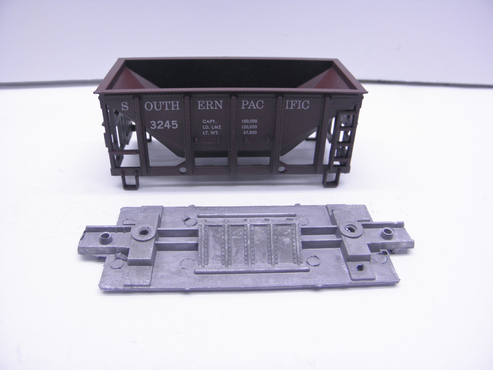 ROUNDHOUSE 26' ORE CAR SOUTHERN PACIFIC #3245 - HO SCALE KIT