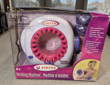2010 Singer Knitting Machine w/2 Skeins Yarn Knitting Machine Toy- damaged box