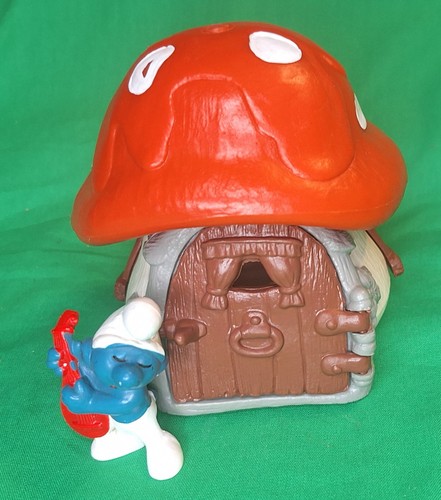 Smurfs Mushroom Cottage Red Original Peyo Schleich from 1978 With Mandolin Smurf