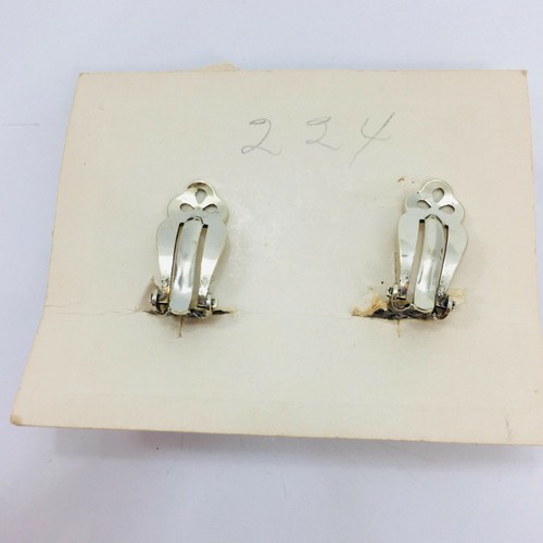Diamond Cut Filigree Gold Disk Clip On Earrings - Picture 2 of 6