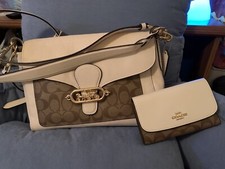 BEAUTIFUL COACH HANDBAG WITH MATCHING WALLET