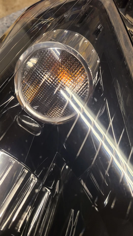 2008-2009 Saturn Astra Passenger Side Headlight Right RH Head Light Lamp 08 & 09 - Image 3 of 4