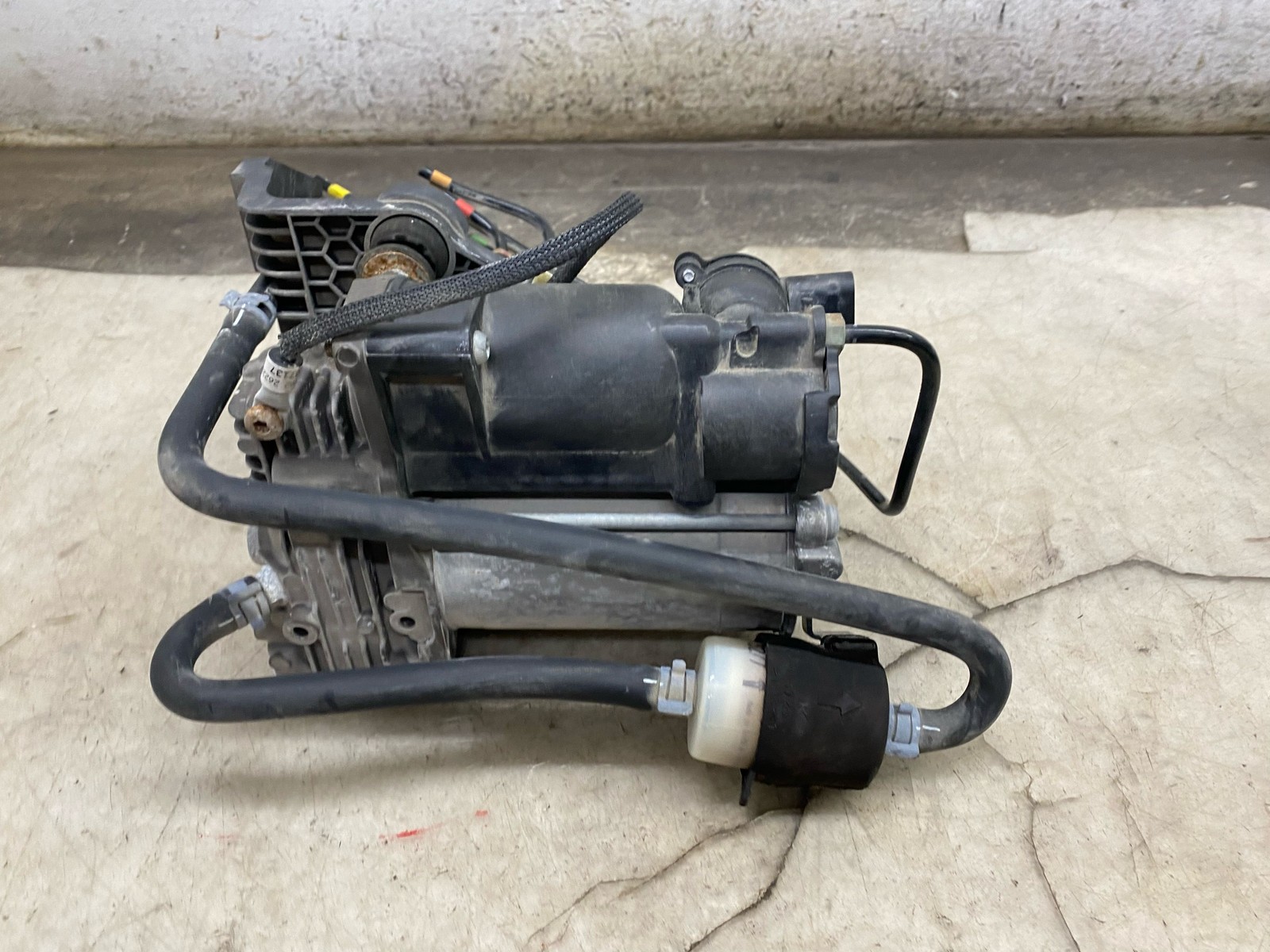 2020-2024 ASTON MARTIN DBX OEM AIR RIDE SUSPENSION COMPRESSOR MY83-5B708-AA