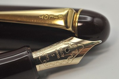 Vintage Pilot Custom 74 Fountain Pen 14K Medium Nib Burgundy W/Converter VGA0911