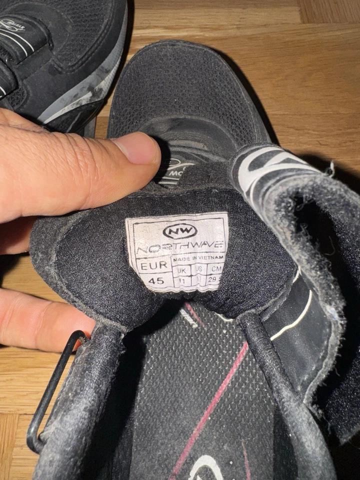 Northwave Men’s Cycling Shoes With Shimano SPD Cleats + Covers Size 12US - Image 2 of 4