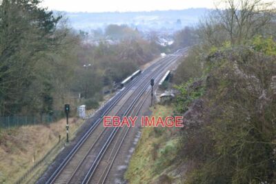 FOTO EISENBAHN ÜBER DIE M25 DIE BRÜCKE IN DER MITTE DER ANSICHT TRÄGT DIE SCHIENE