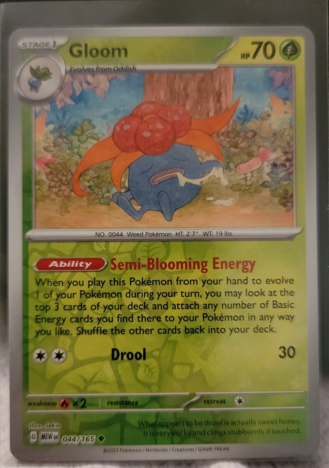Pokemon TCG Card Gloom 044/165 Scarlet & Violet 151  Reverse Holo NM