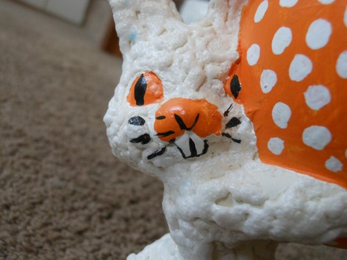 HANDMADE CERAMIC BUNNY RABBIT HOLDING CRACKED EGG, HAND PAINTED, TEXTURED BODY - Picture 10 of 12
