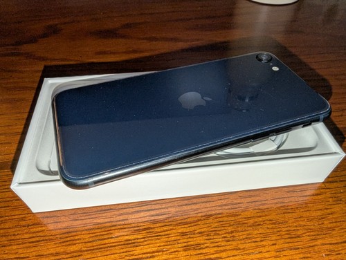 Apple iPhone SE 3rd Gen 64GB - Midnight - Total Wireless - Open Box - Picture 3 of 8