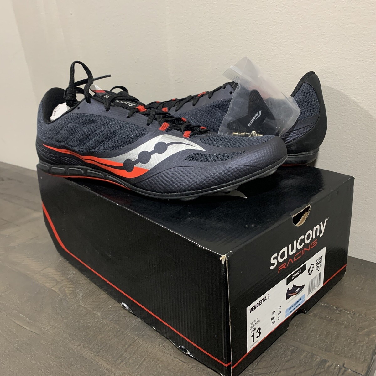 NEW Saucony Men display picture 1