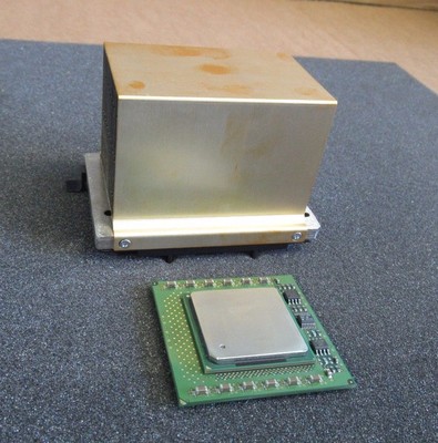 Pentium III Xeon 307103-001 2,8 GHz 512 KB 400 MHz FSB mit Kühlkörper