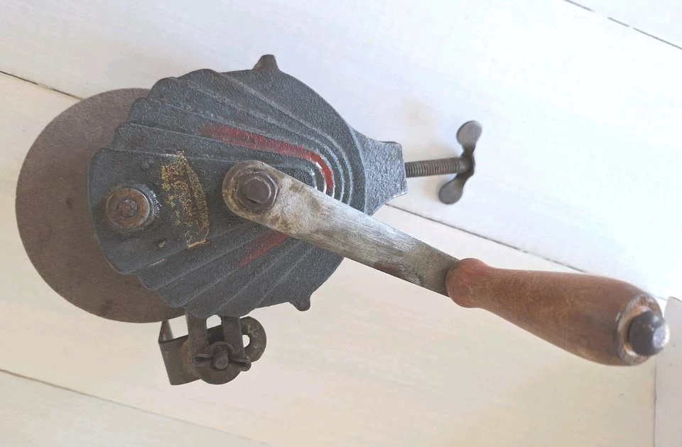 Vintage Bench Mount Hand Crank Grinder 4.5" Grinding Wheel Clam Shell Case. - Image 2 of 4