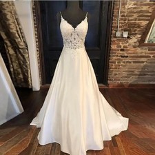 Elegant A-Line Wedding Dresses V Neck Spaghetti Straps Lace Applique Bridal Gown