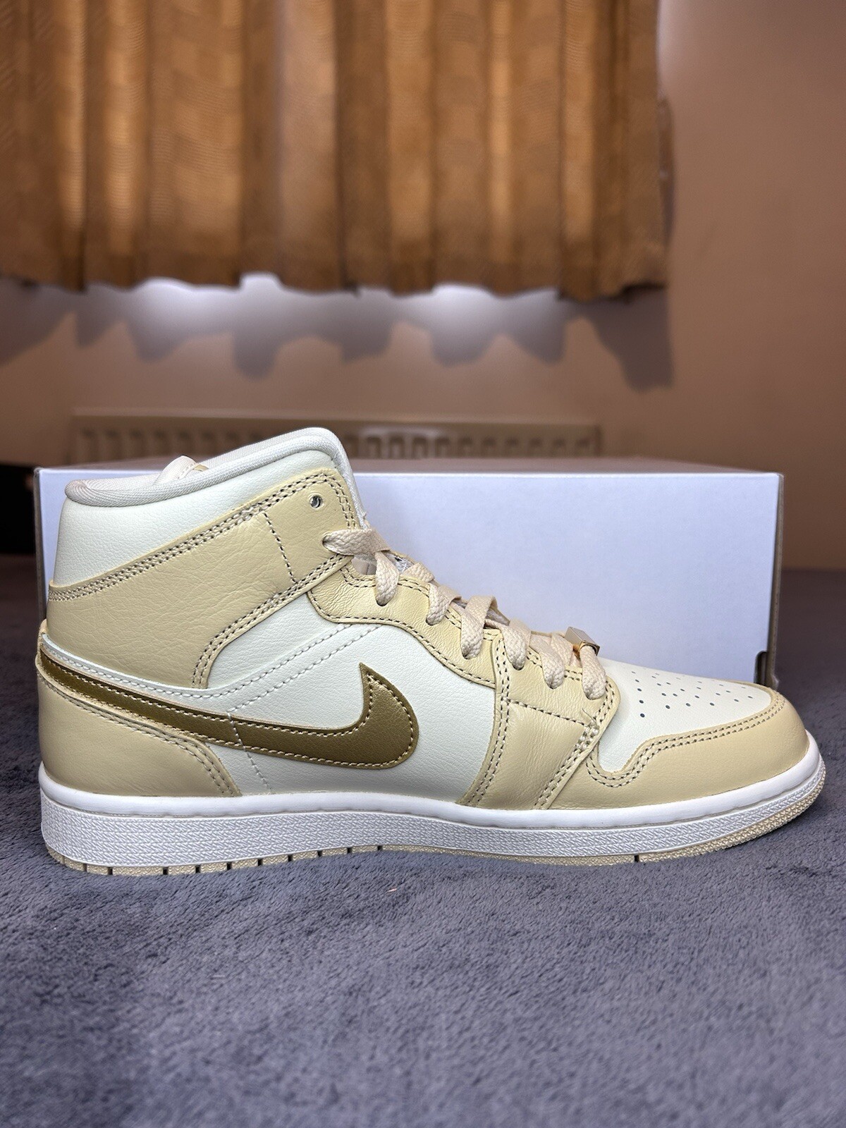 Women’s Nike Air Jordan 1 Mid SE Trainers UK 6.5 EU 40.5 US 9 FB9892200 RRP £125 image 3