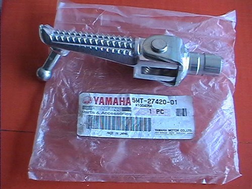 Original Yamaha rechts Fußstütze 5MT-27420-01 5MT-27420-00 YZF R6 2001-2002 YZFR6