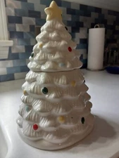 WINTER WONDER LANE WHITE CERAMIC CHRISTMAS TREE COOKIE JAR.