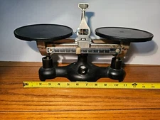 VINTAGE WELCH BALANCE SCALE 10 GRAMS WORKING