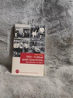 1954 - Fußball spielt Geschichte : das Wunder von Bern. BpB, Bundeszentrale für 