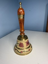 Vintage Messing Handglocke Mit Floral Relief &ndash; Holzgriff &ndash; 10cm