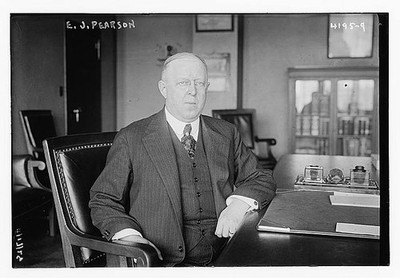 Photo:EJ Pearson 1910s Office Portrait at Desk Men Bain News Service
