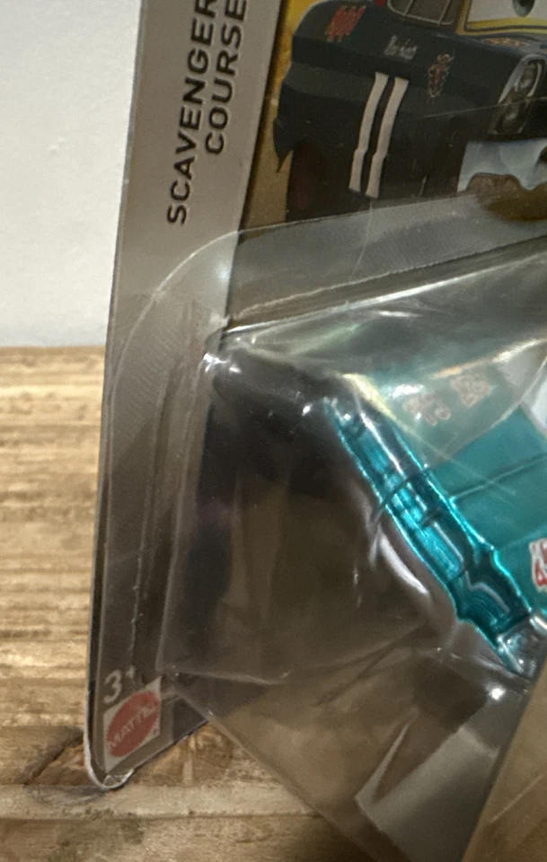 Coches metálicos Mattel Disney Pixar Mario Andretti #11 Scavenger Hunt Foto 3 de 4