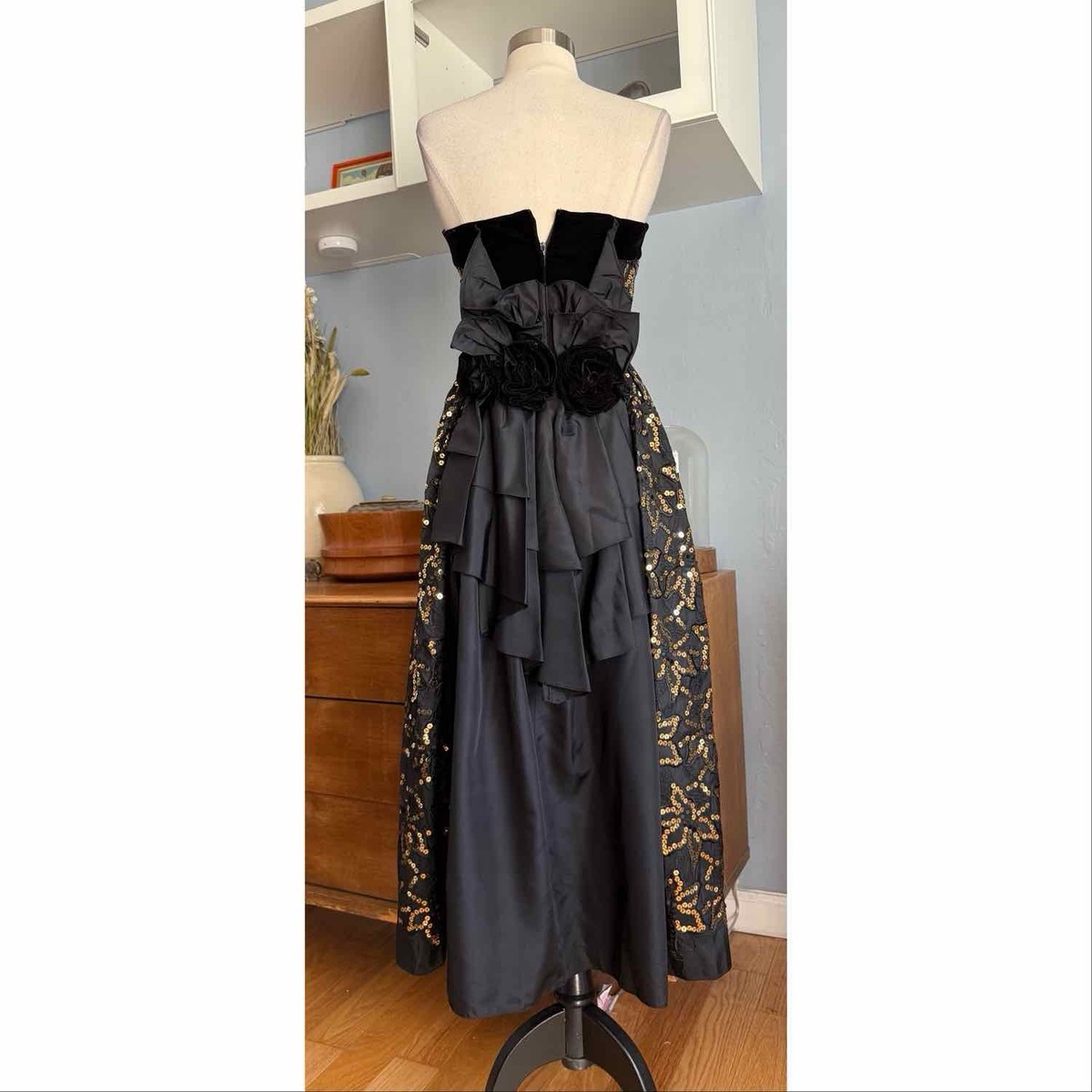 jessica mcclintock black and gold dress Black and gold dress Jessica McClintock