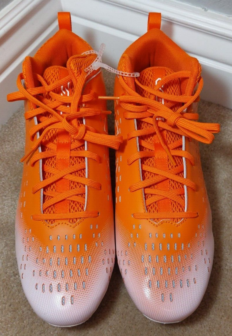 UNDER ARMOUR SPOTLIGHT FOOTBALL CLEATS W/ DETACHABLE SPIKES