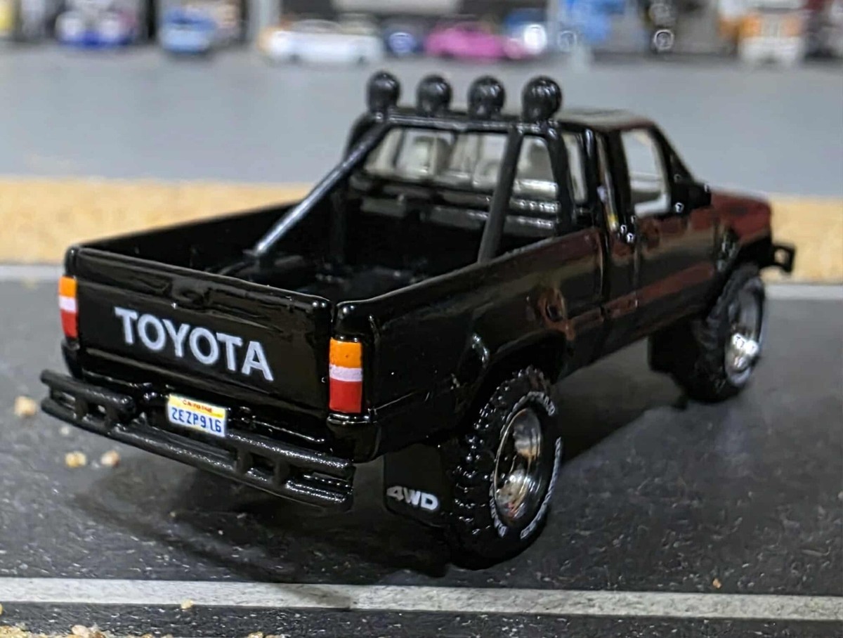 1/64 SCALE JOHNNY LIGHTNING BACK TO THE FUTURE TOYOTA HILUX