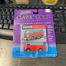 Johnny Lightning Classic Gold Collection - 1960's Volkswagen Bus 9 - New