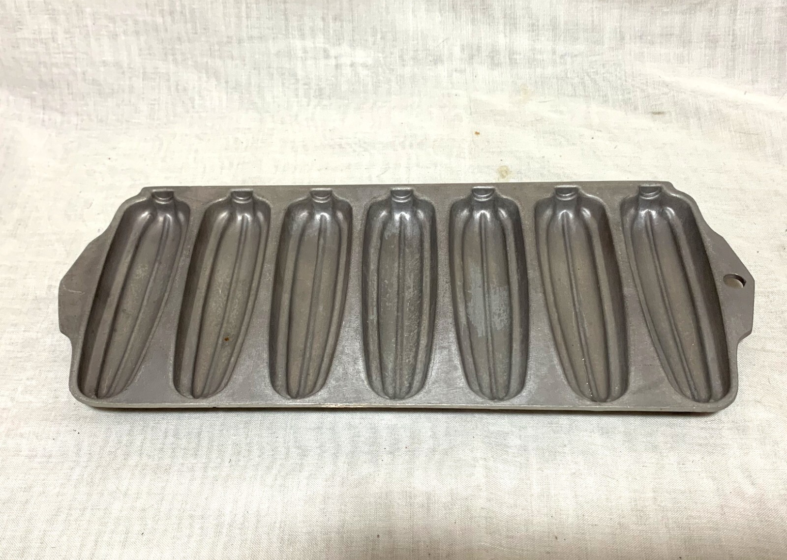 Vintage Cast Aluminum Wearever 2797 Corn Bread Muffin 7Stick Pan Mold