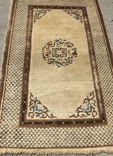 AN ATTRACTIVE EARLY CHINESE RUG