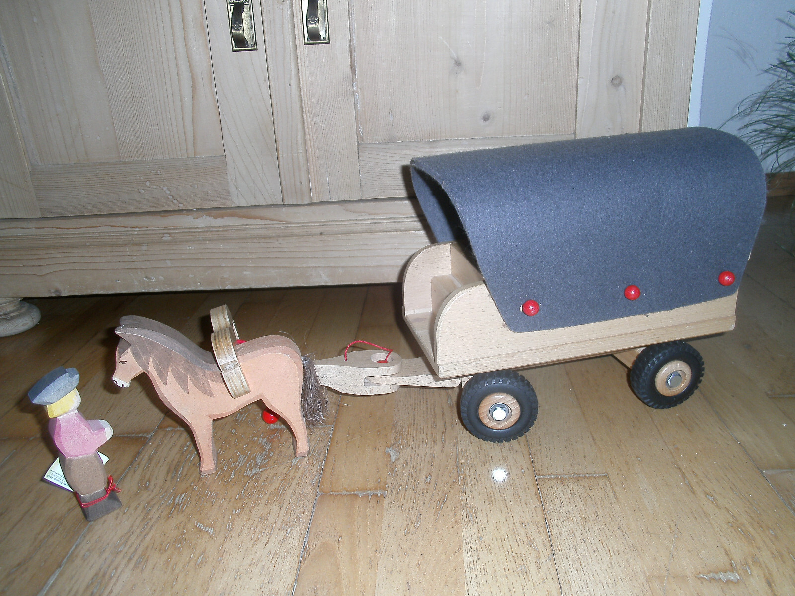 Ostheimer Figuren Planwagen Dach grau Pferdegeschirr Pferd braun Bauernjunge