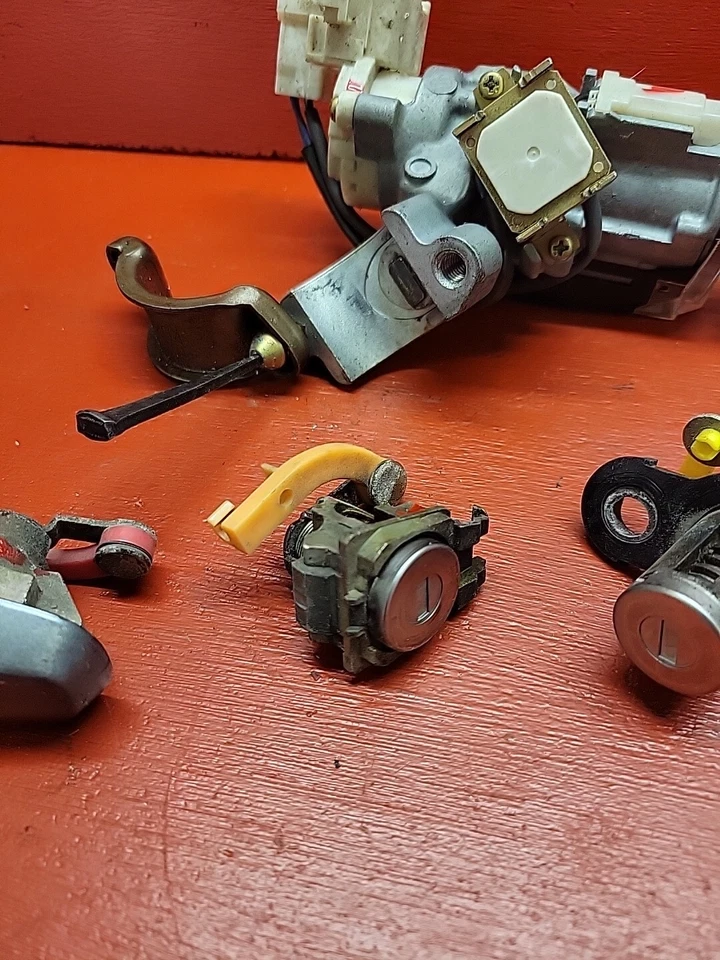 Переключатель зажигания 2001-2003 Toyota Highlander с комплектом ключей и замков 69057-48040 - Изображение 3 из 4