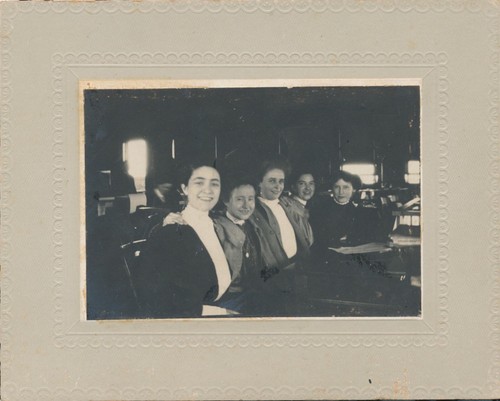 Cabinet Card Antique Photo Women Girl Amateur Casual Smiling Restaurant ID'd