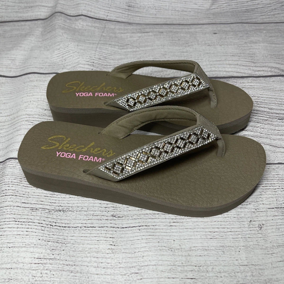 Women's 10 Skechers Yoga Foam Lotus Print Rhinestone Flip Flops