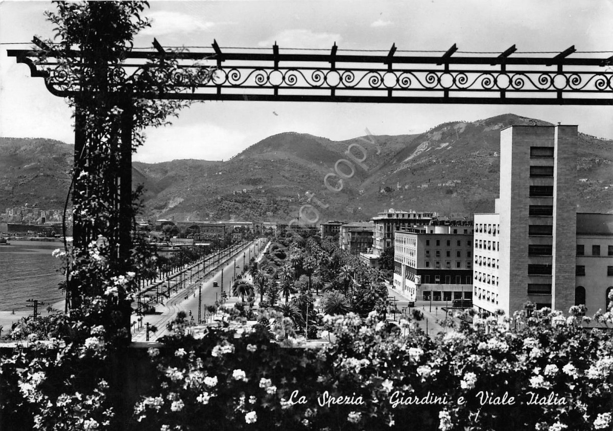Cartolina - La Spezia - Giardini - Viale Italia - 1957