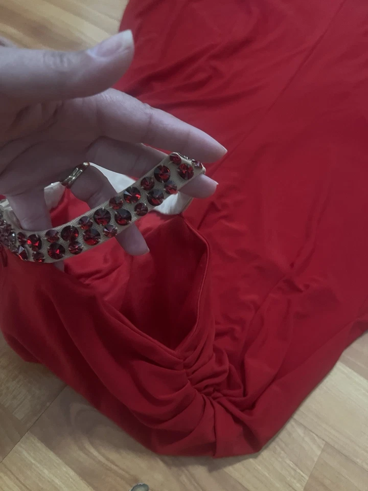 Vestido formal Sherri Hill rojo con cuentas halter espalda estilo corsé graduación talla 4 Foto 3 de 4