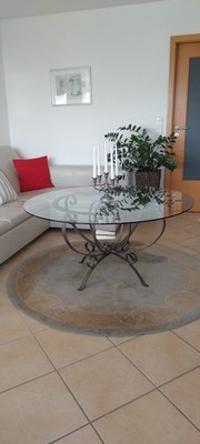 Coutsch tisch rund ,Glasplatte mit handgeschmiedeten Untergestell