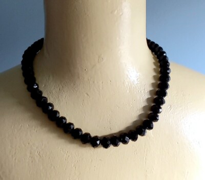 Schwarze facettierte Glasperle, Strass & silberfarbene Magnetverschluss Halskette C457