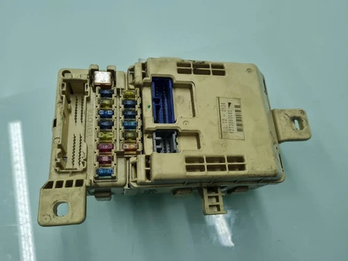 8273060060 Caja Reles/Fusibles para TOYOTA LAND CRUISER (J9) 2001 120743