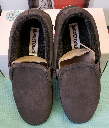 NWB. MENS MINNETONKA ALDEN SLIPPER 