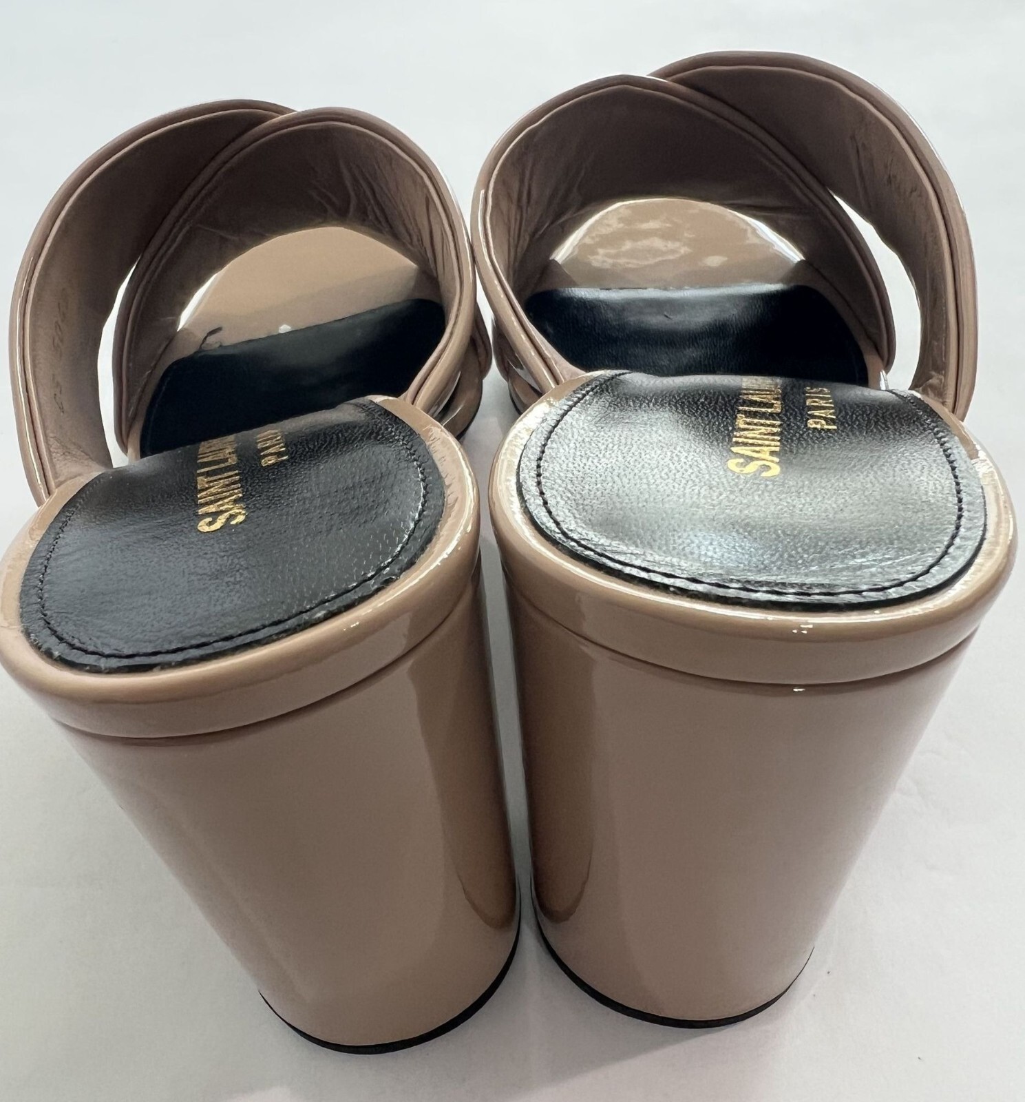 Sandali Saint Laurent LouLou 95 Mule in nudo