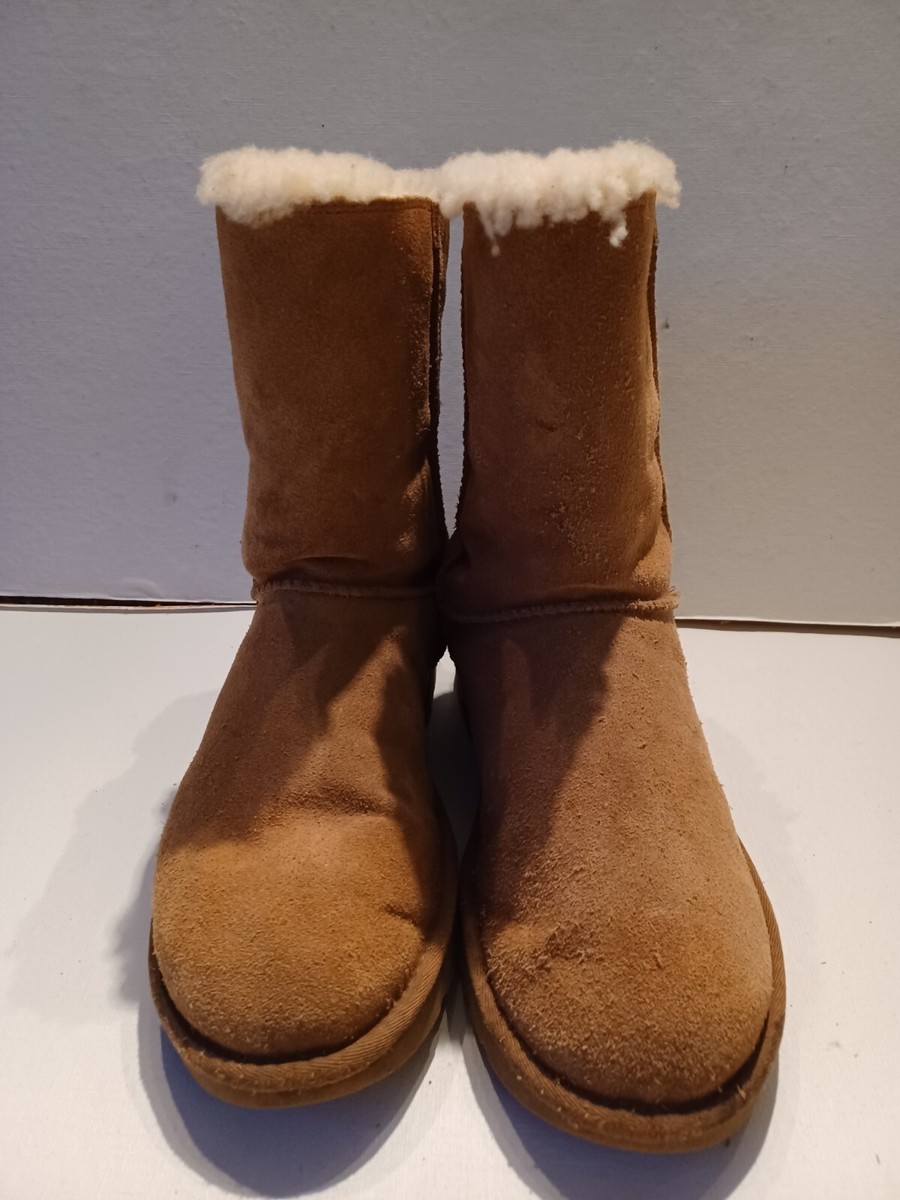 UGG Australia Classic Short Boot Womens Size Chestnut Sheepskin Lined  5825