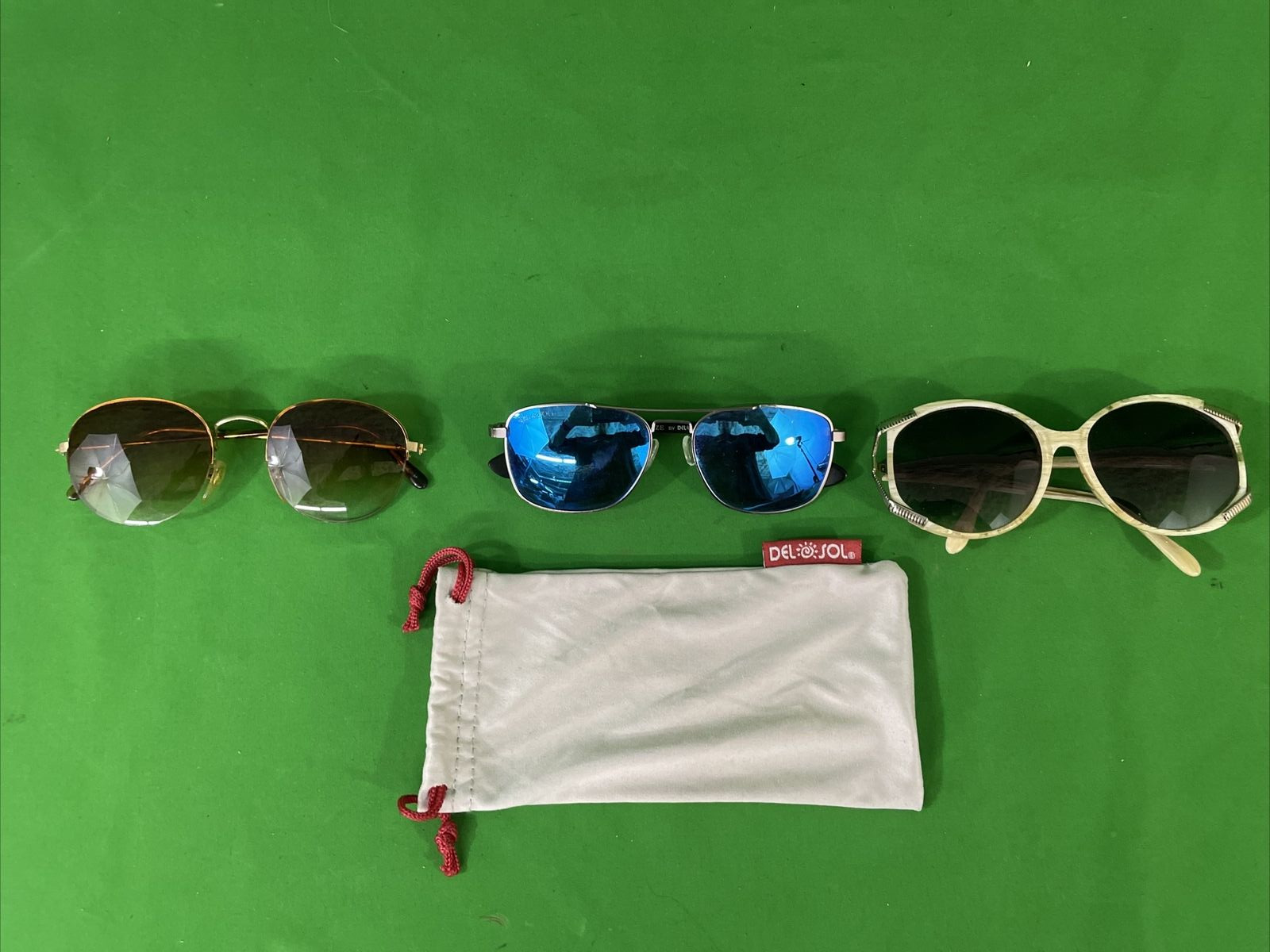 LOT OF 3 VINTAGE PAIRS OF SUNGLASSES - image 2