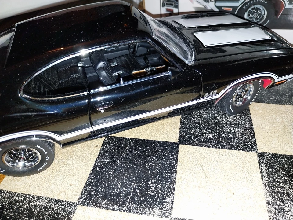 OLDSMOBILE W-30 1971 1:18 Automodell ExactDetails Replicas DieCast neuwerig OVP - Bild 2 von 4