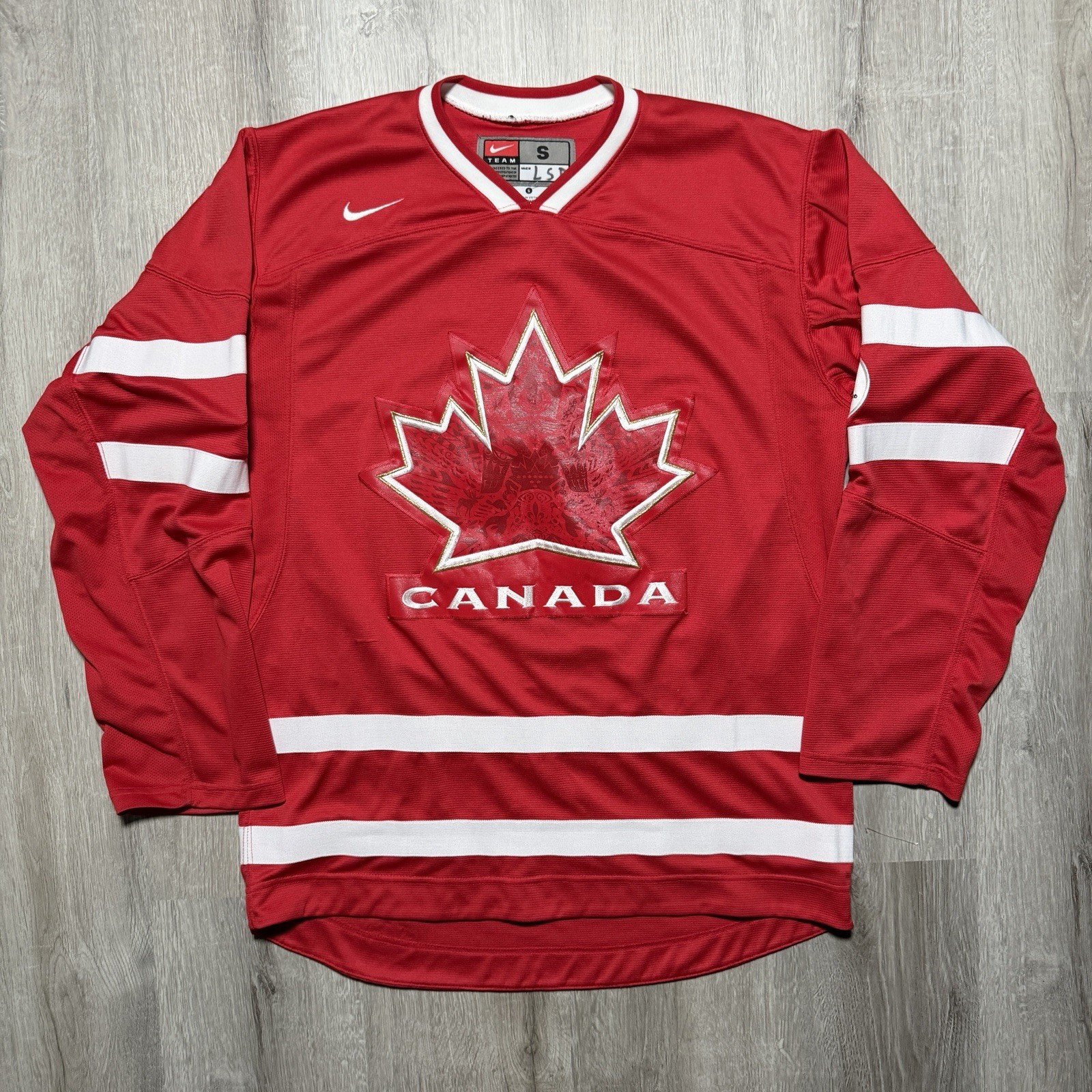 2010 Vancouver Winter Olympics Team Canada Hockey Jersey Small