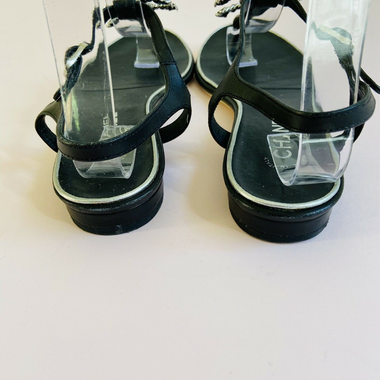 Chanel Black EU 39 Flat Leather Thong Sandals Logo Chain RARE thumbnail 6