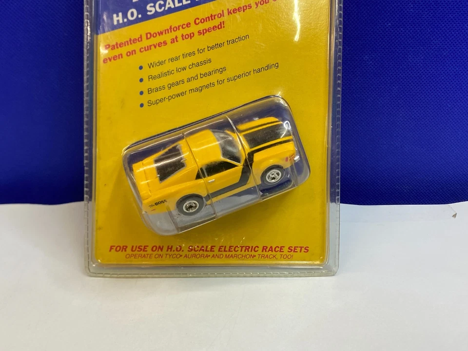 LIFE LIKE RACING ESCALA HO SLOT CAR AMARILLO Y NEGRO 1970 BOSS MUSTANG Foto 2 de 4