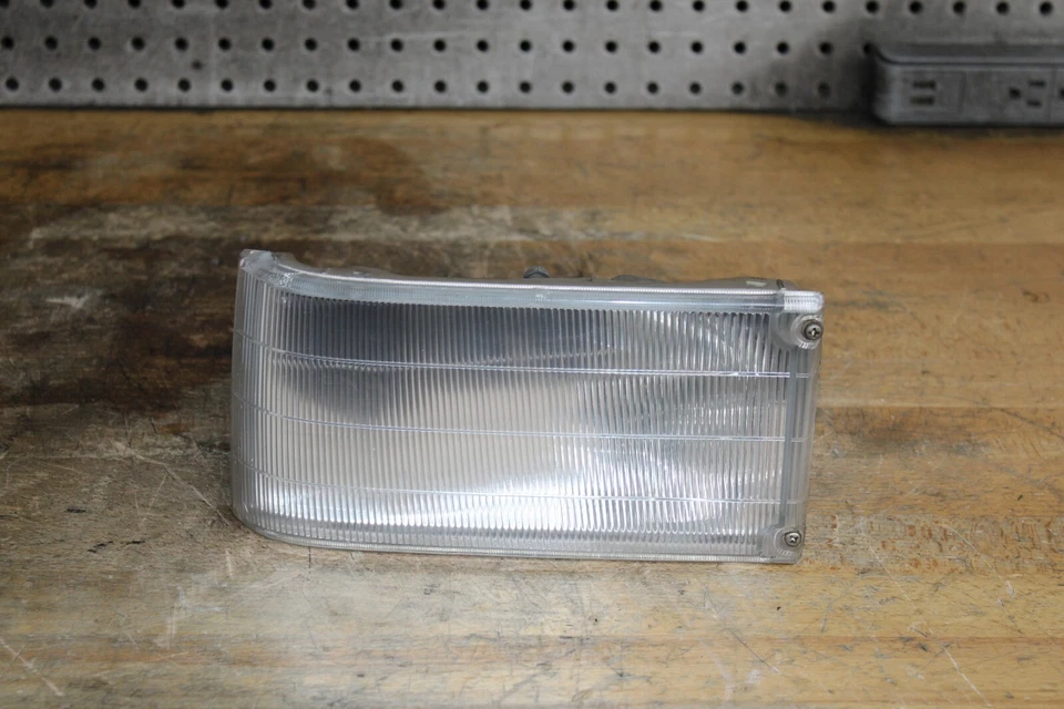 Водитель 87-89 OEM Toyota HiAce Van YH51 Koito угловой свет лампа объектив в сборе - Изображение 2 из 4