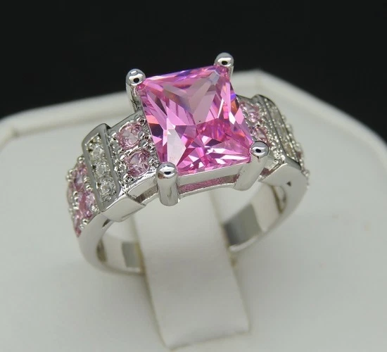 Anel Joyau Exclusive Brilliant 5ct corte esmeralda rosa e branco Cz - Imagem 2 de 3